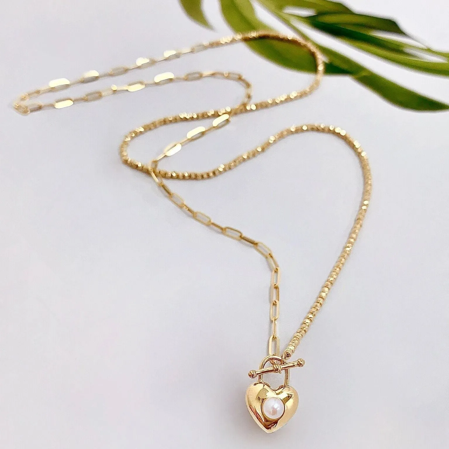18k Yellow Gold Classic Charm Freshwater Pearl Necklace