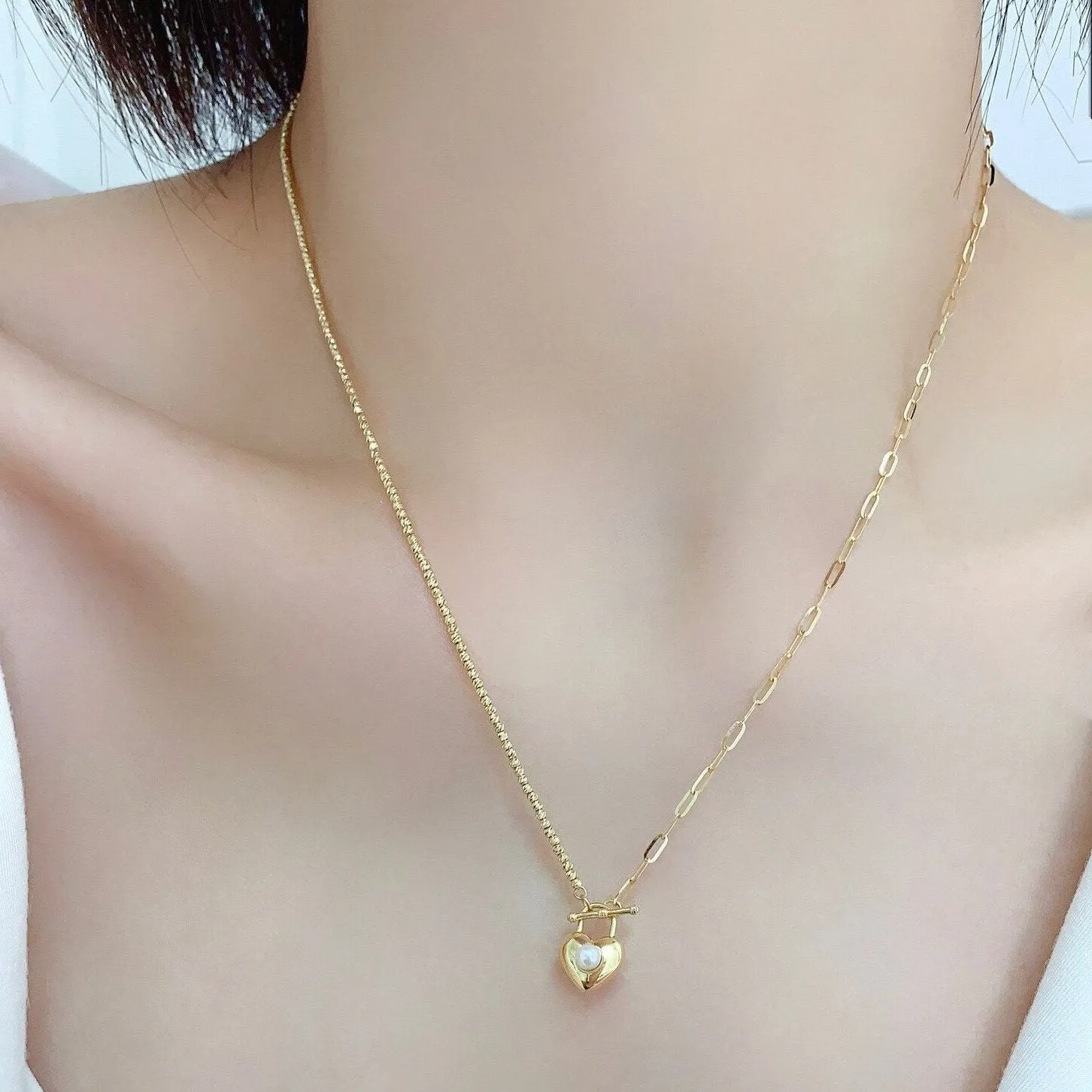 18k Yellow Gold Classic Charm Freshwater Pearl Necklace