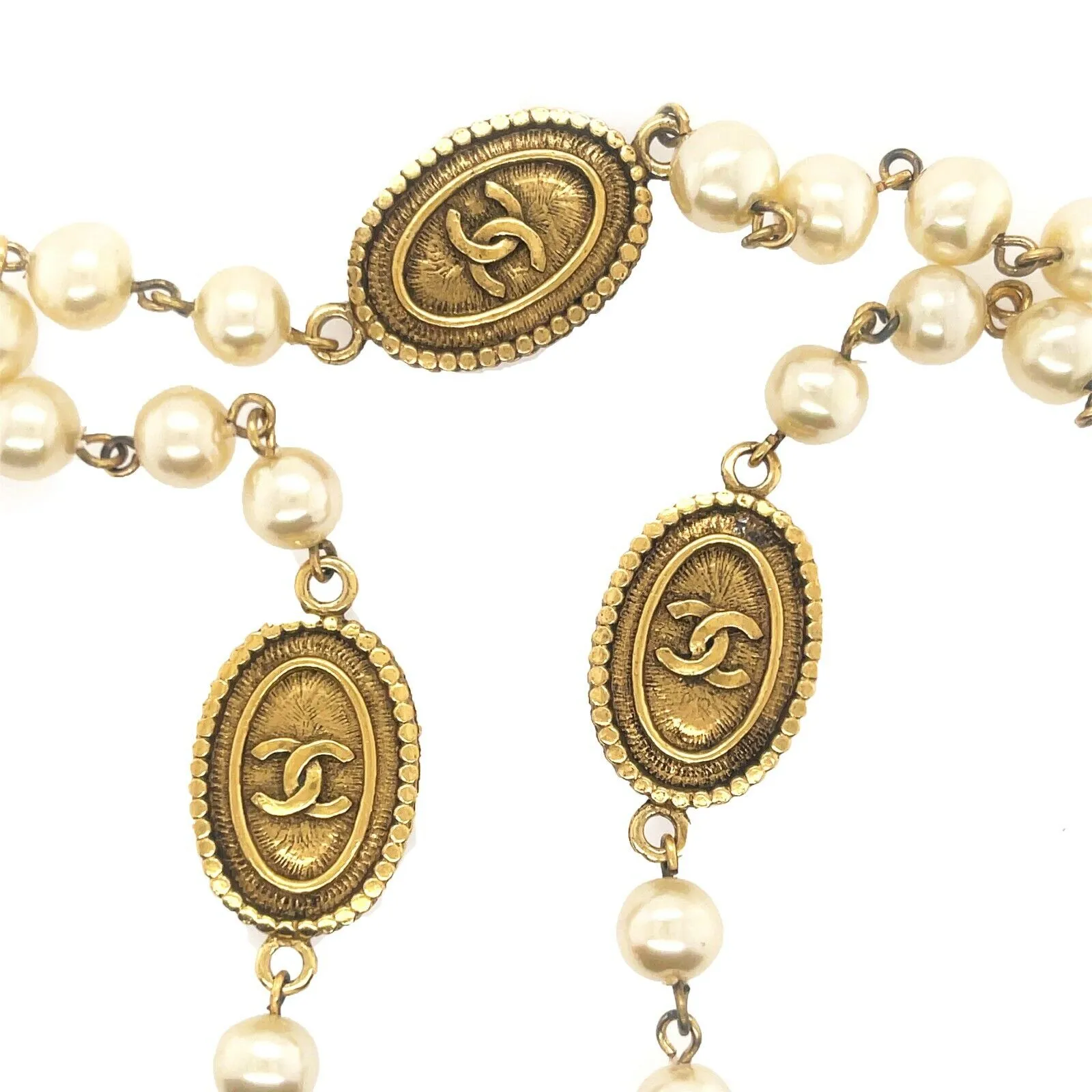 CHANEL - Vintage CC Logo Medallion Pearl - Gold Tone / Faux Pearl Necklace
