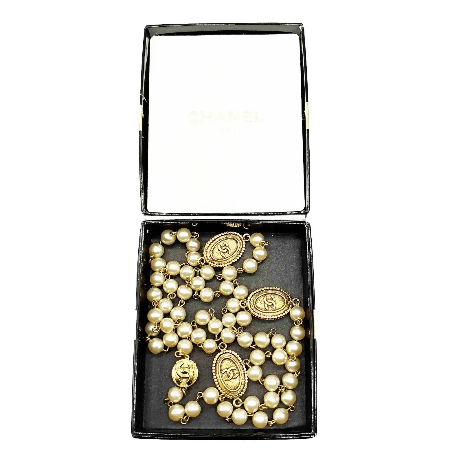 CHANEL - Vintage CC Logo Medallion Pearl - Gold Tone / Faux Pearl Necklace