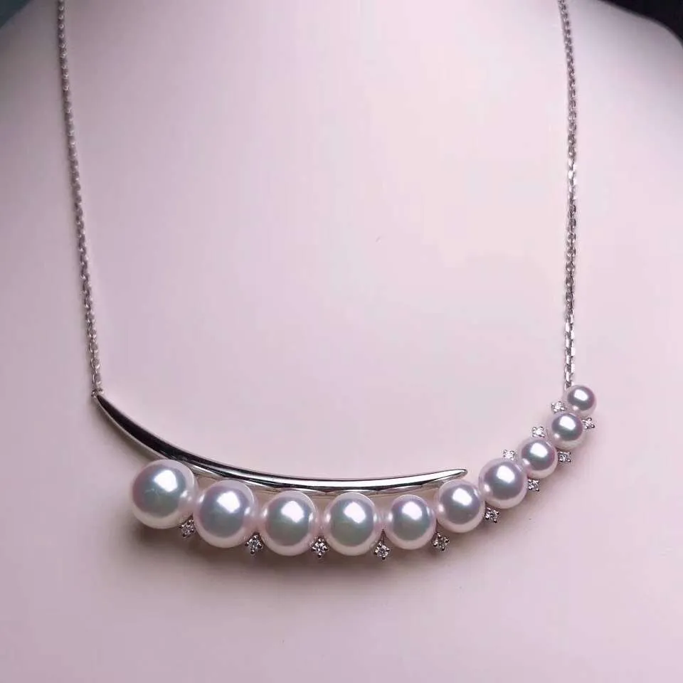 Crescent Moon 3.0-8.0 mm Japanese White Akoya Pearl Pendant in Gold with Diamond