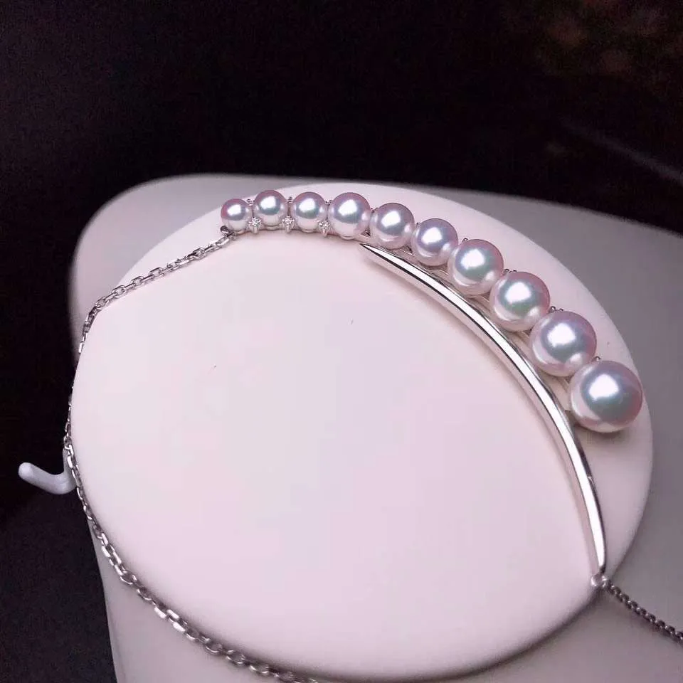 Crescent Moon 3.0-8.0 mm Japanese White Akoya Pearl Pendant in Gold with Diamond