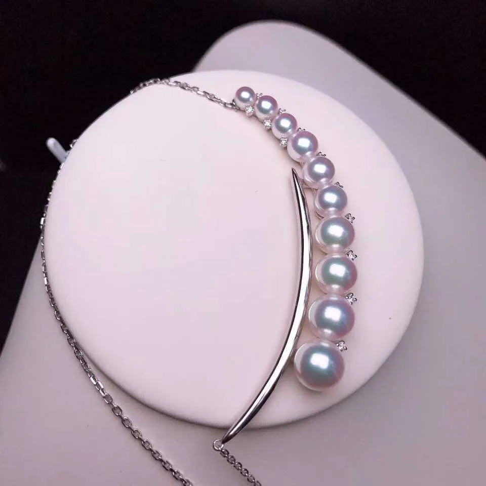 Crescent Moon 3.0-8.0 mm Japanese White Akoya Pearl Pendant in Gold with Diamond
