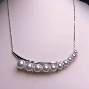 Crescent Moon 3.0-8.0 mm Japanese White Akoya Pearl Pendant in Gold with Diamond