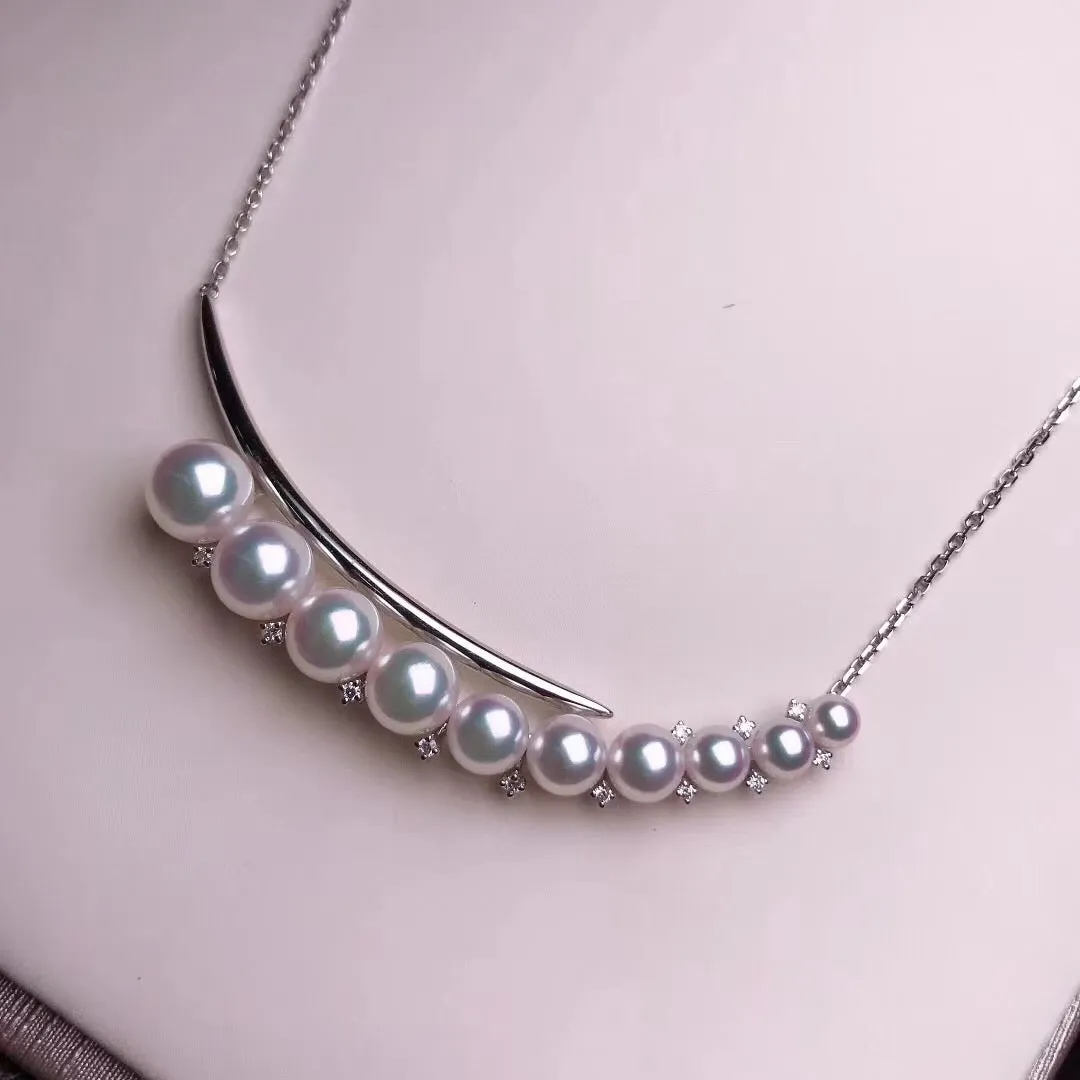 Crescent Moon 3.0-8.0 mm Japanese White Akoya Pearl Pendant in Gold with Diamond