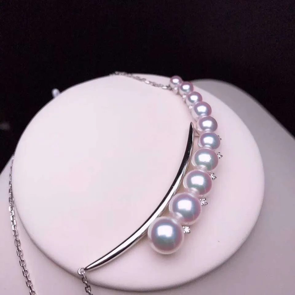 Crescent Moon 3.0-8.0 mm Japanese White Akoya Pearl Pendant in Gold with Diamond