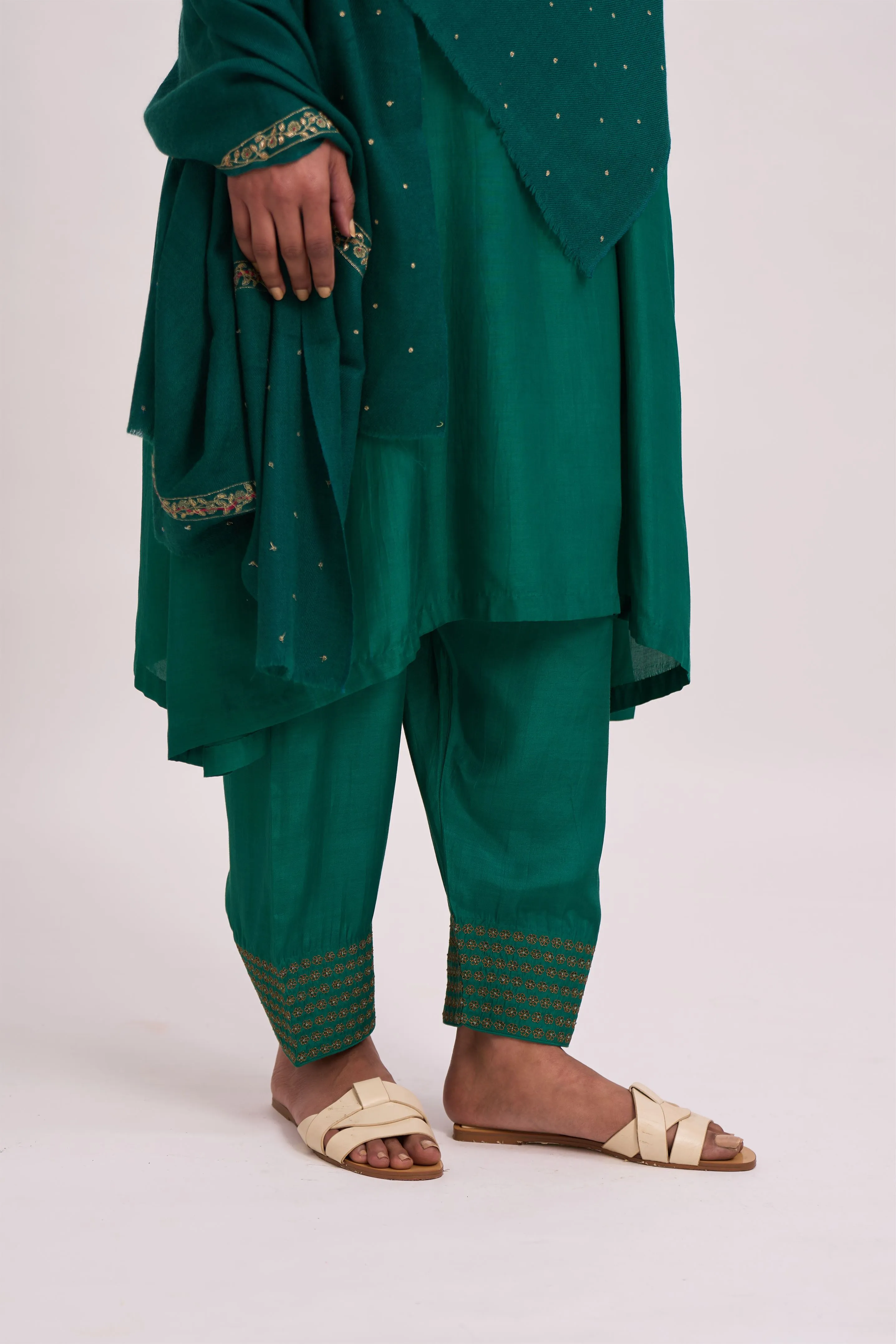 Dot   I   Shawl AbuDhabi woolen  Emerald SS24-S-8