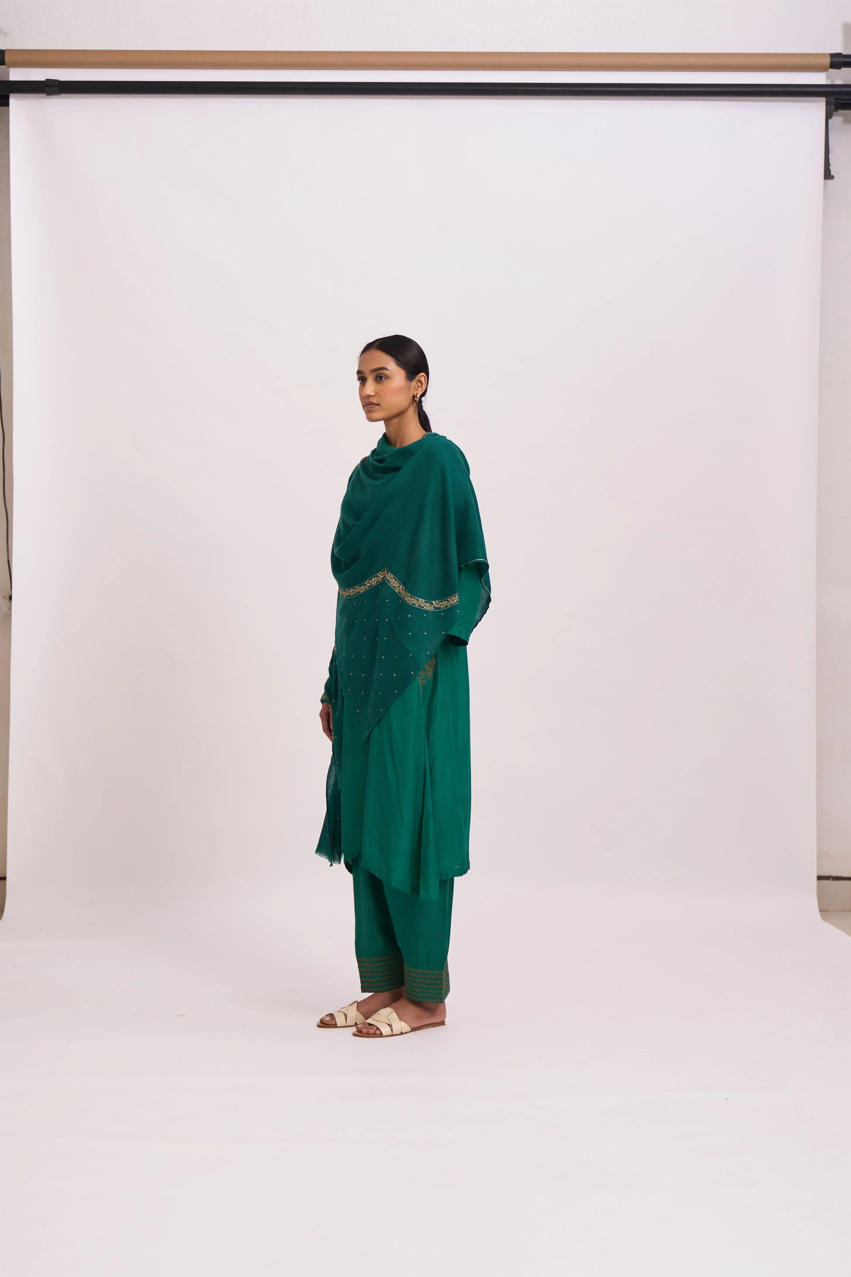 Dot   I   Shawl AbuDhabi woolen  Emerald SS24-S-8
