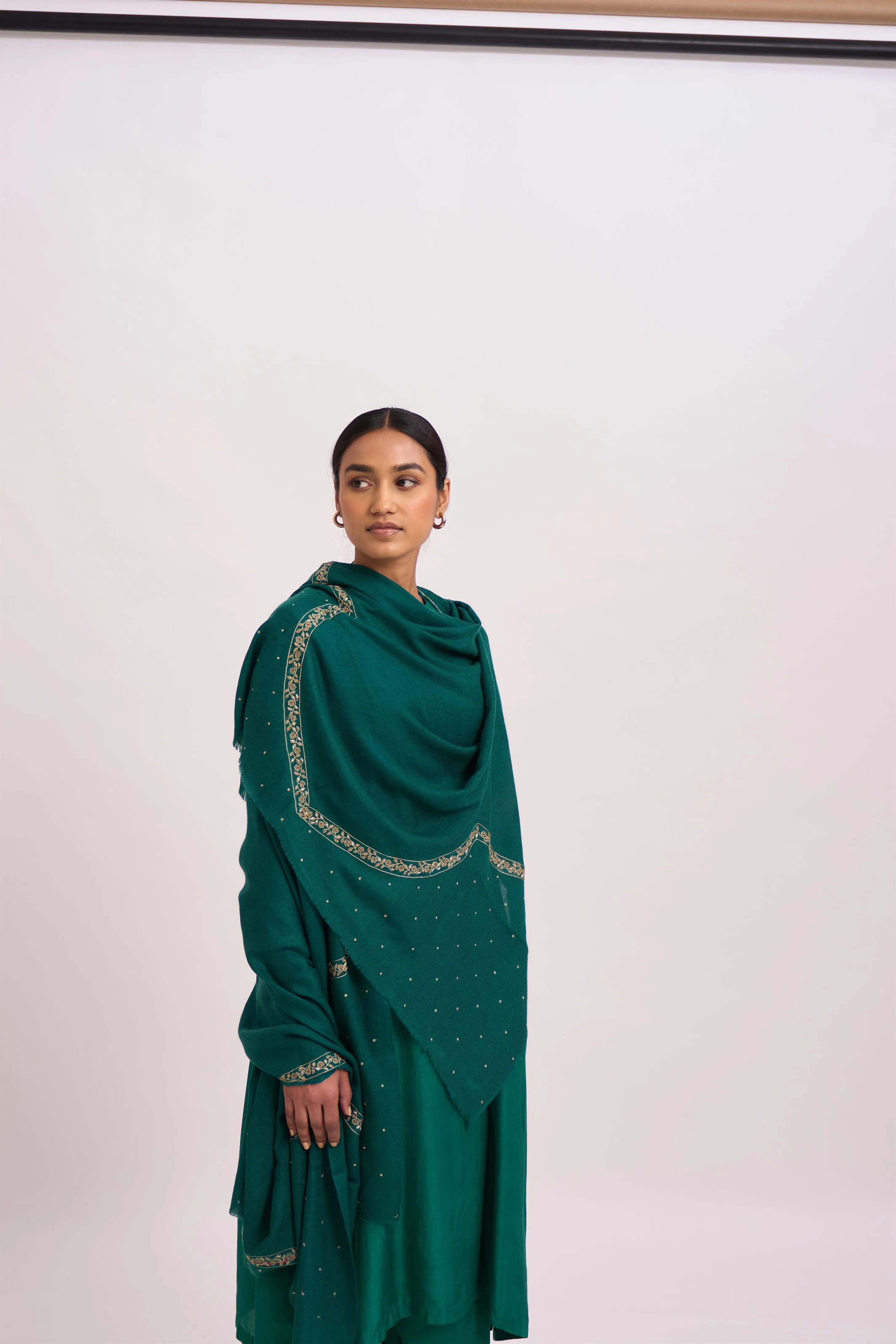 Dot   I   Shawl AbuDhabi woolen  Emerald SS24-S-8