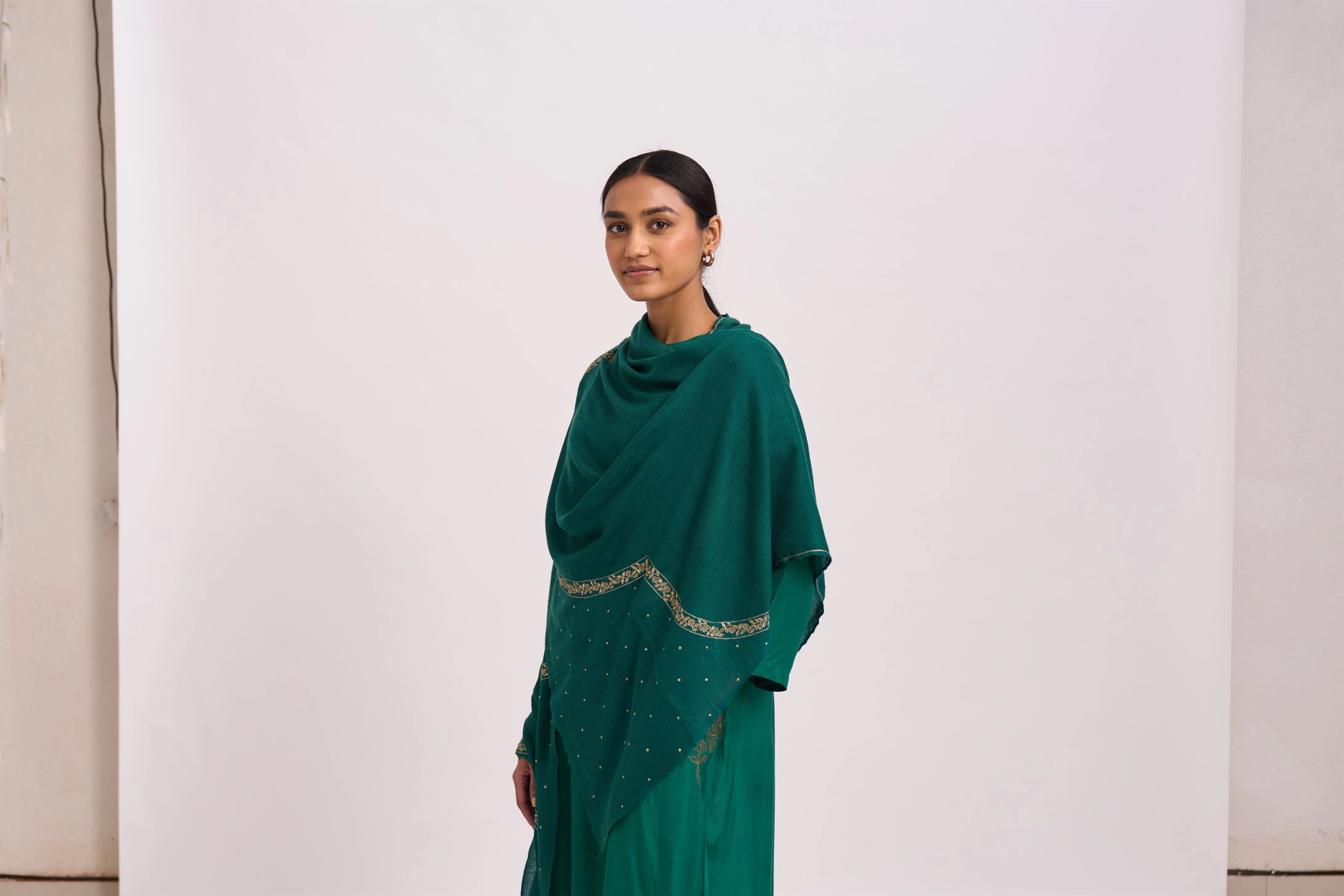 Dot   I   Shawl AbuDhabi woolen  Emerald SS24-S-8