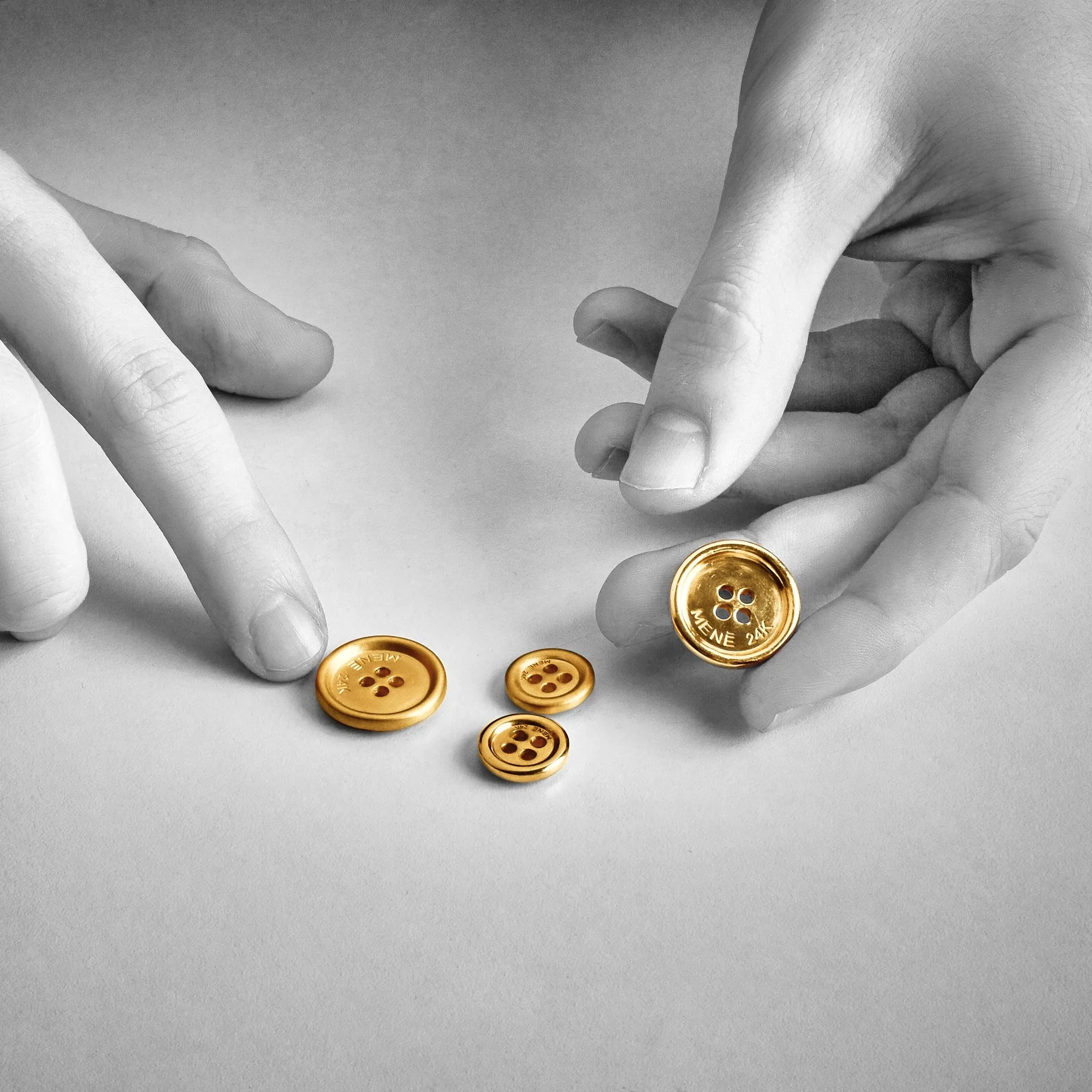 Menē Button I