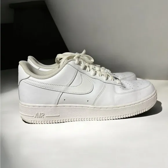 🌻Nike White Leather  Air Force 1 '07  Men's Size 10.5 | $115 Retail