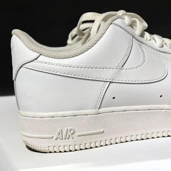 🌻Nike White Leather  Air Force 1 '07  Men's Size 10.5 | $115 Retail