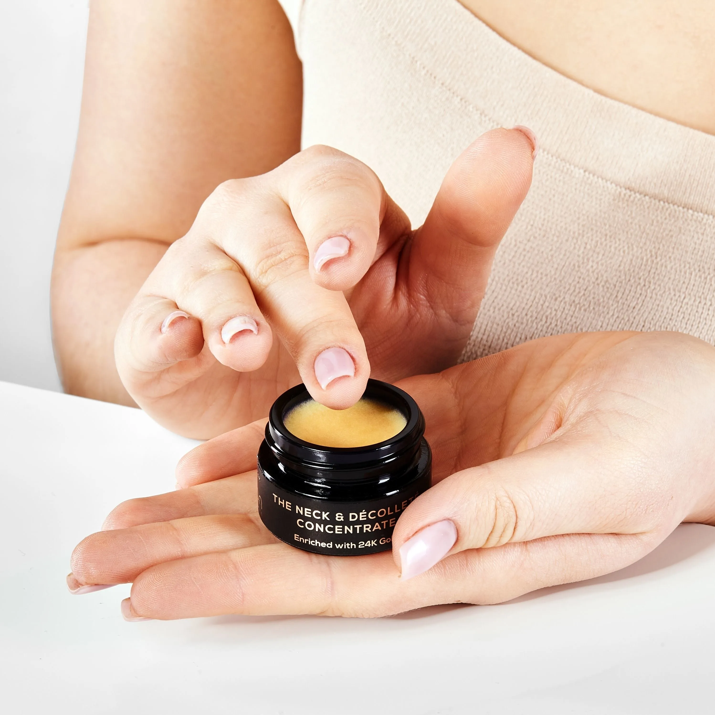 The Neck & Décolleté Concentrate - 24 K Gold   Jasmine